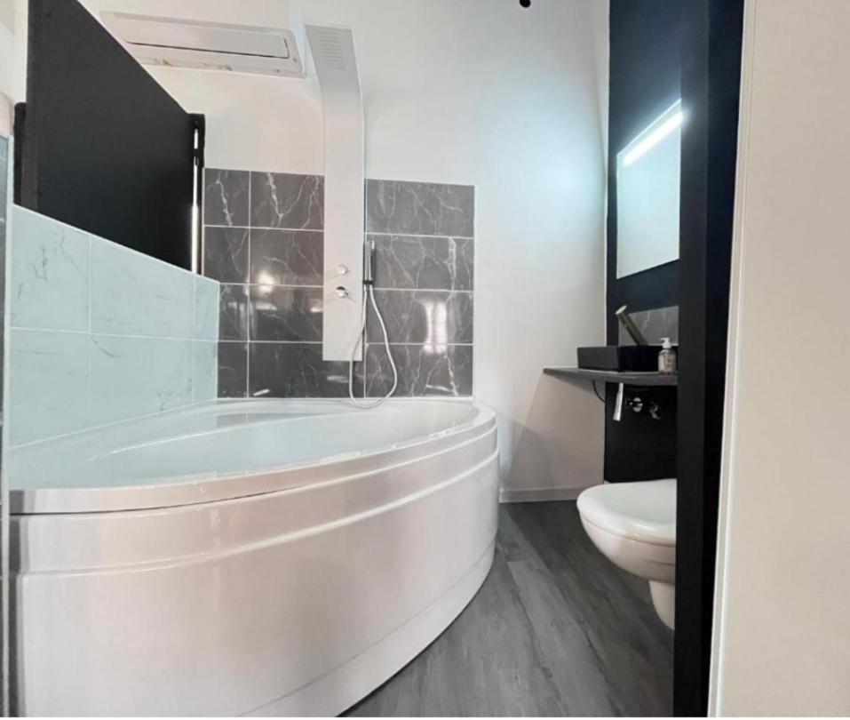 Charmant Studio Baignoire Ναρμπόν Εξωτερικό φωτογραφία